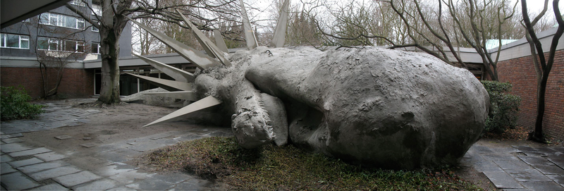 Illustration for article titled This sculptor builds incredible dead sea monsters trapped on land